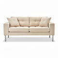 **Moderne beige bank met kussens en metalen poten**